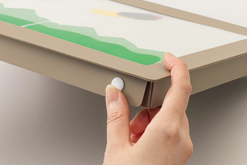 ケース部分の「ホック」にフォーカスした画像。