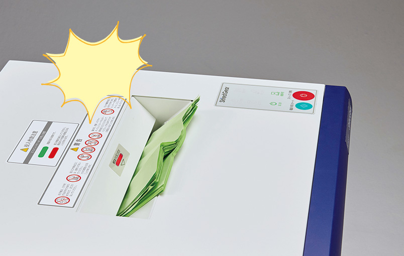 「シュレッダーに紙詰まり状態」画像